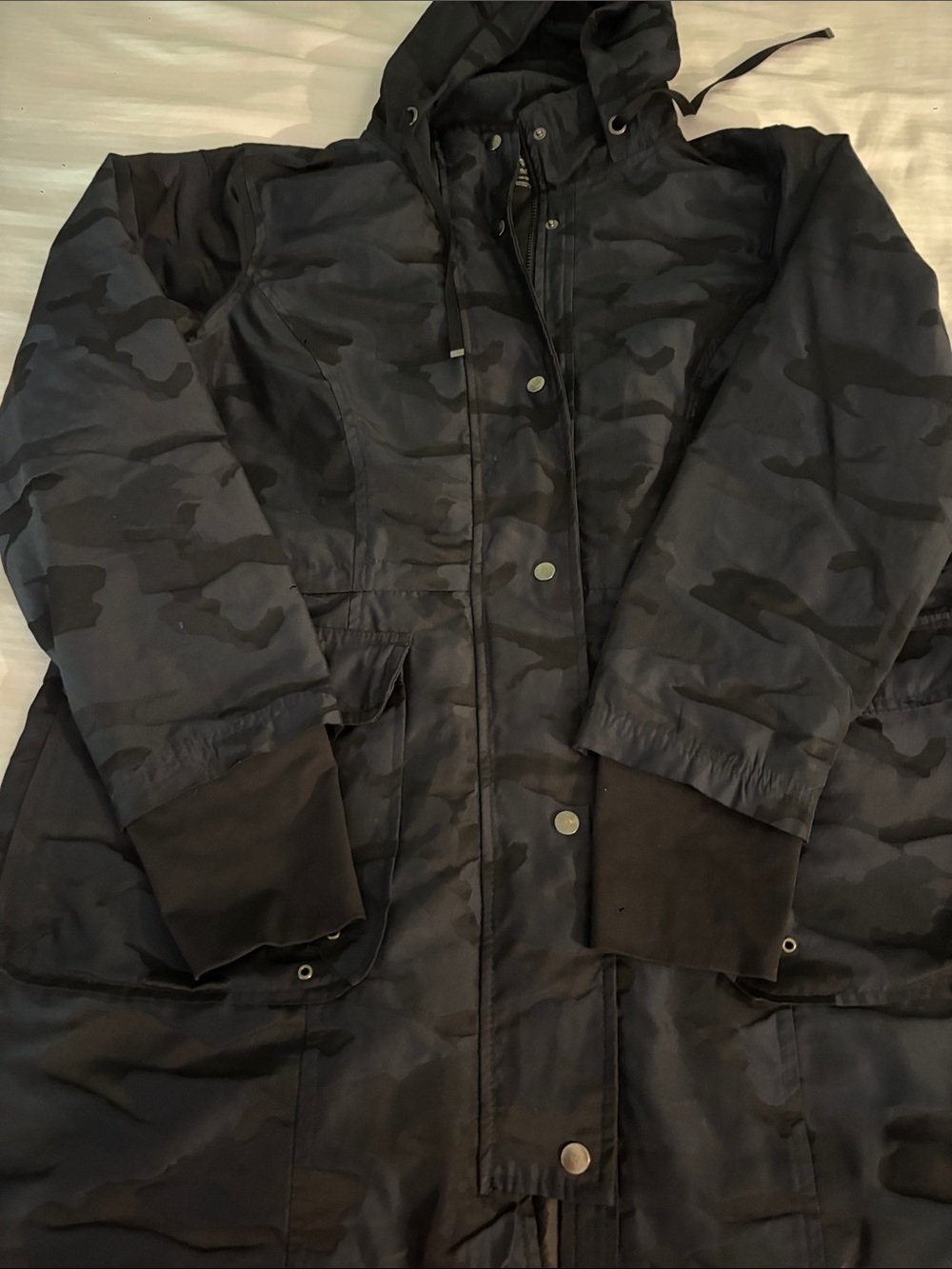 Camo Hooded Puffer Jacket in Black & blue